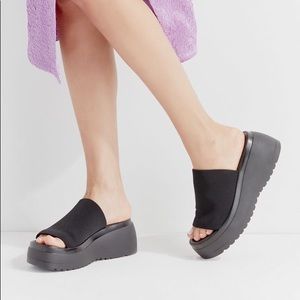Steve Madden x UO 90s Slinky Platform Sandal